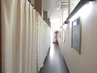 施術室に続く回廊